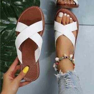 New never worn women’s white size 9 casual sandal